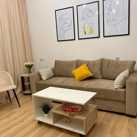 Beautiful Apartment With 3 Balconies In The Center Of Yerevan Luaran gambar