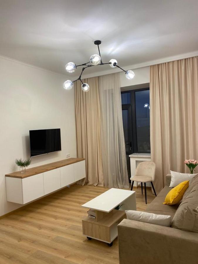 Beautiful Apartment With 3 Balconies In The Center Of Yerevan Luaran gambar